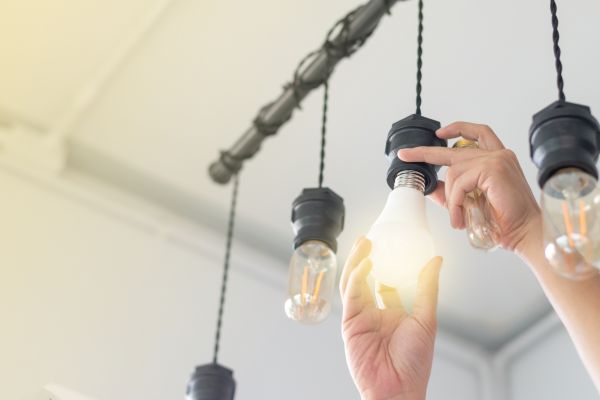 Cost of Light Bulb Changing Service in Oakland