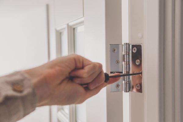 Cost of Hinge Repair in Oakland