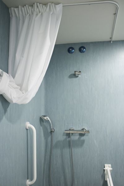 Cost of Shower Rail Installation in Oakland