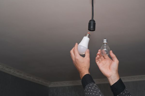 Cost of Light Bulbs Replacement in Oakland