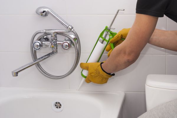 Cost of Bathtub Caulking in Oakland