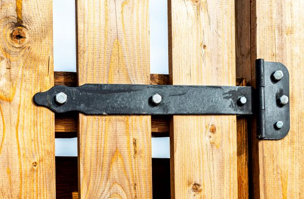 Cost of Gate Hinge Repair in Oakland