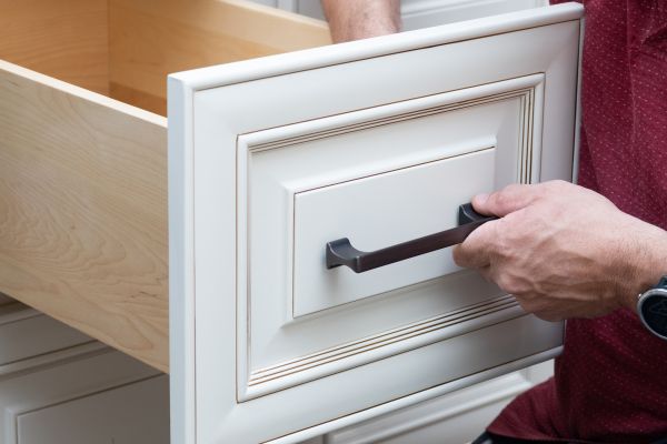 Cost of Cabinet Handle Installation in Oakland