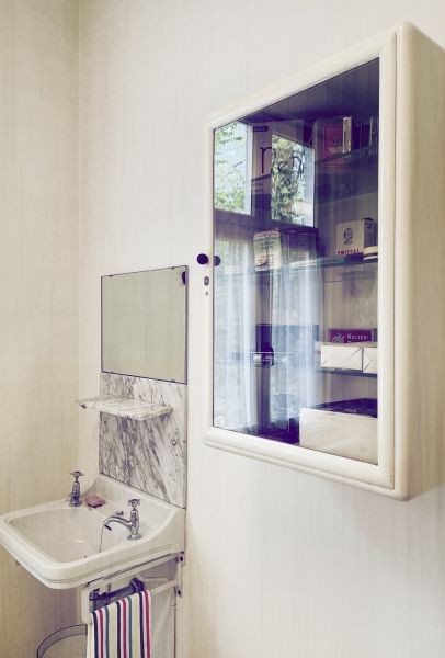 Cost of Medicine Cabinet Installation in Oakland