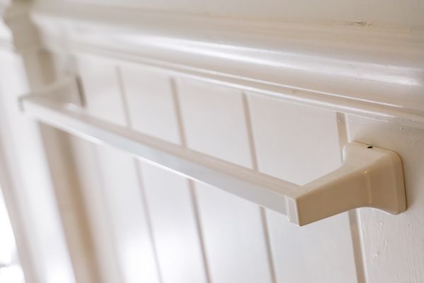 Cost of Towel Bar Installation in Oakland